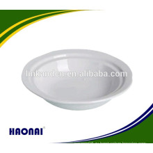 Белая круглая керамическая миска с супом с деколью под заказ